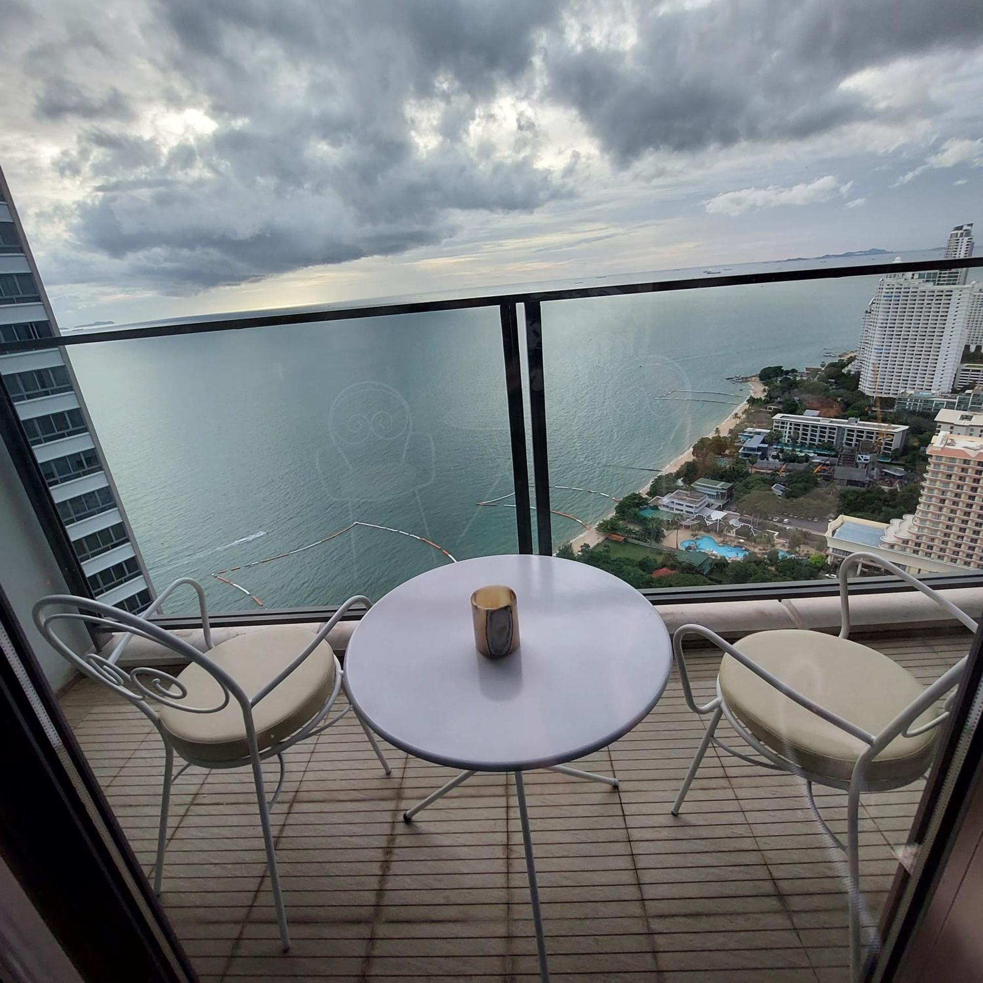 Sea View Apartment In Pattaya Eksteriør billede