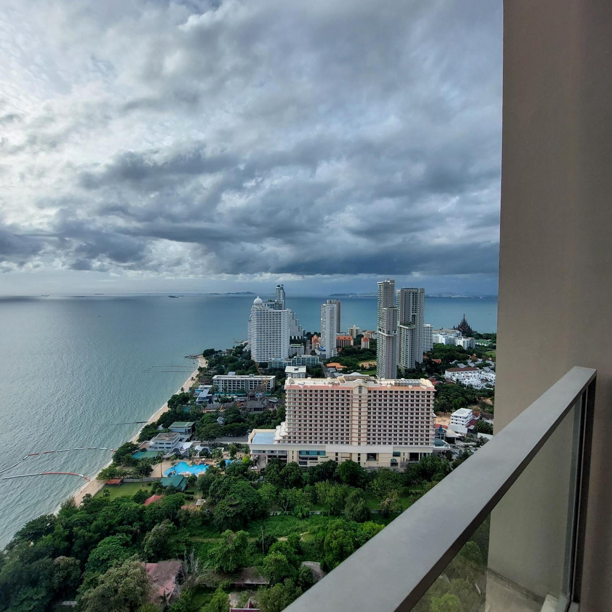 Sea View Apartment In Pattaya Eksteriør billede
