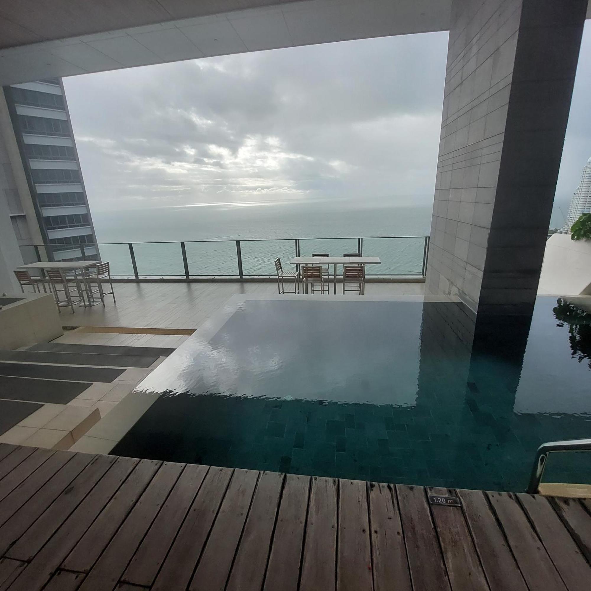 Sea View Apartment In Pattaya Eksteriør billede