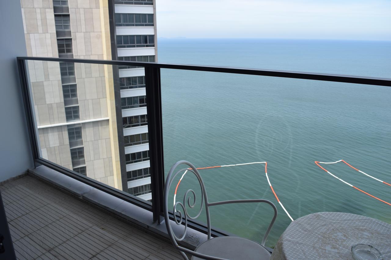 Sea View Apartment In Pattaya Eksteriør billede